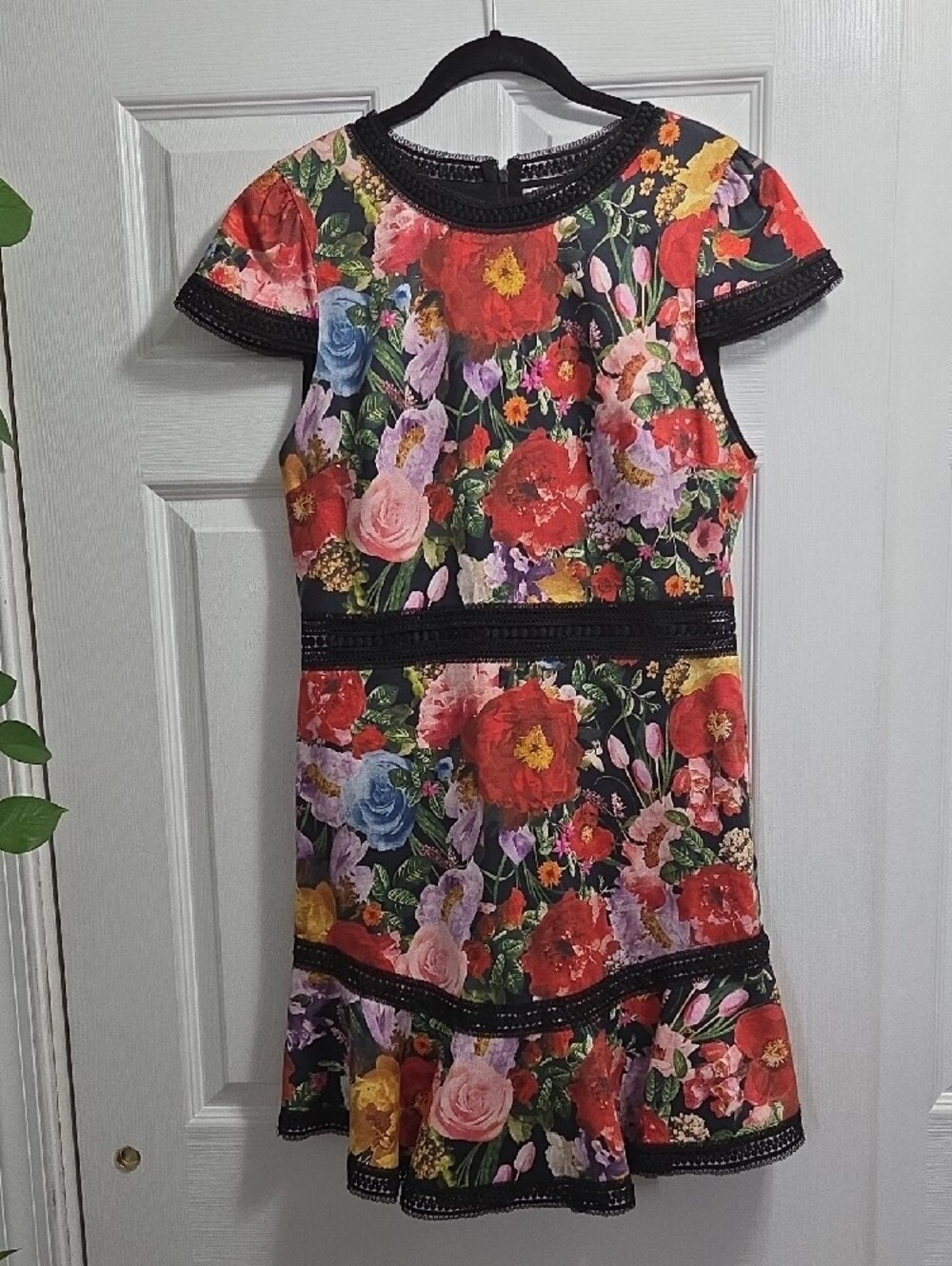 Alice + Olivia Floral Lace-Trim Mini Dressin - Picture 3 of 7